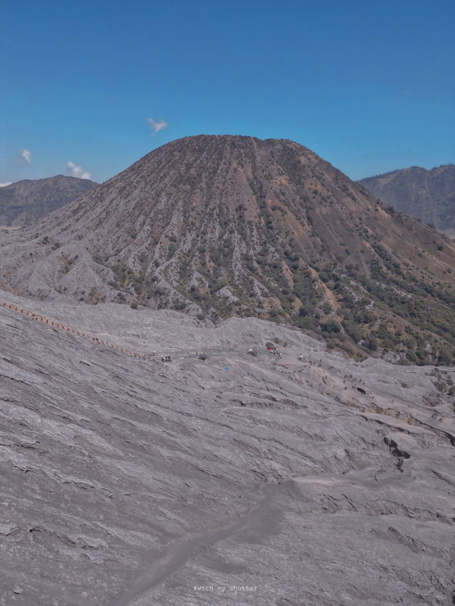 ก้าวเข้าสู้ความเคว้งคว้าง บนปากปล่องภูเขาไฟ Bromo