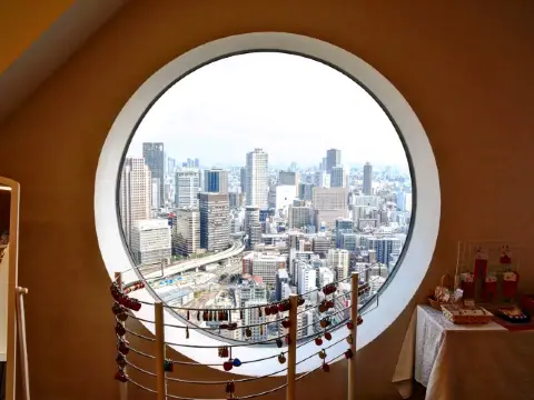 在梅田空中庭園展望台欣賞壯麗的大阪市景