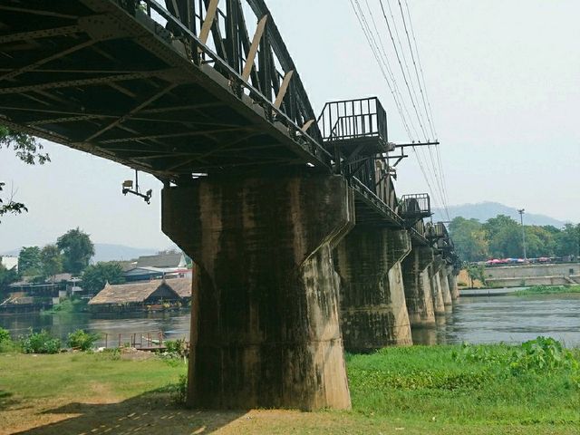 หนีร้อนมาเที่ยว..สะพานข้ามแม่น้ำแคว