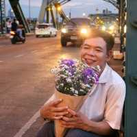 ถ่ายรูปเล่นกันที่สะพานพุทธ