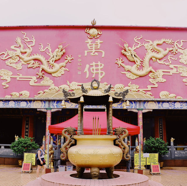 Ten Thousand Buddhas Monastery