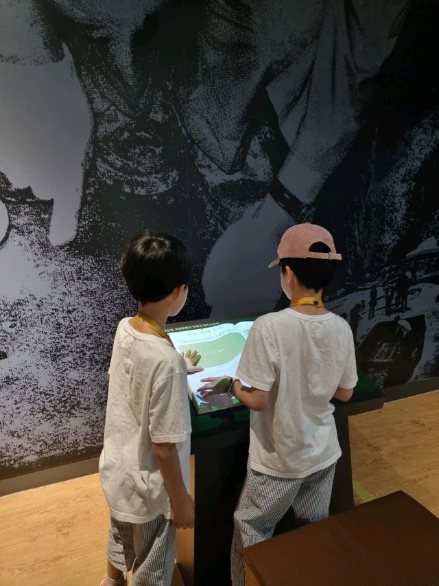 들어가는 입구부터 예사롭지 않은 원형 돔의 정체는?
