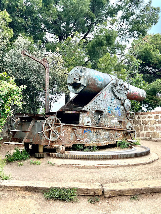 加泰隆尼亞的軍事要塞^蒙特惠奇城堡