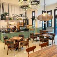 SERUMAH REUNITE CAFE | MODERN CLASSIC VINTAGE CONCEPT CAFE