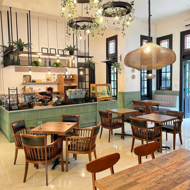 SERUMAH REUNITE CAFE | MODERN CLASSIC VINTAGE CONCEPT CAFE