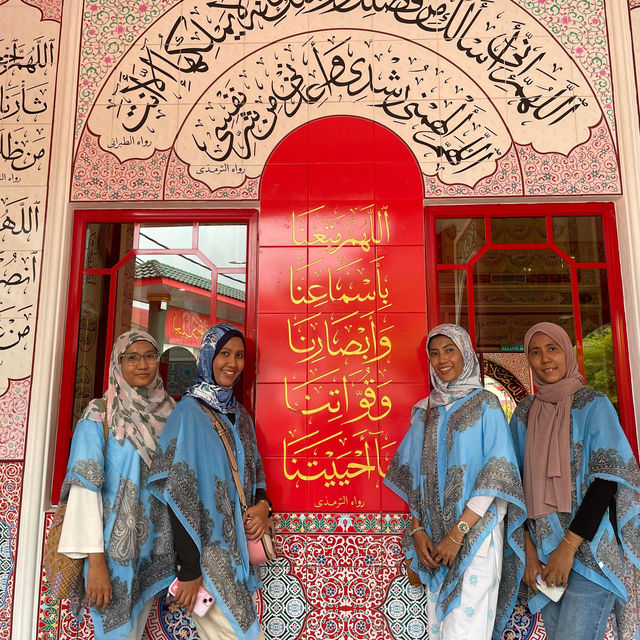 beautiful chinese architectural mosque