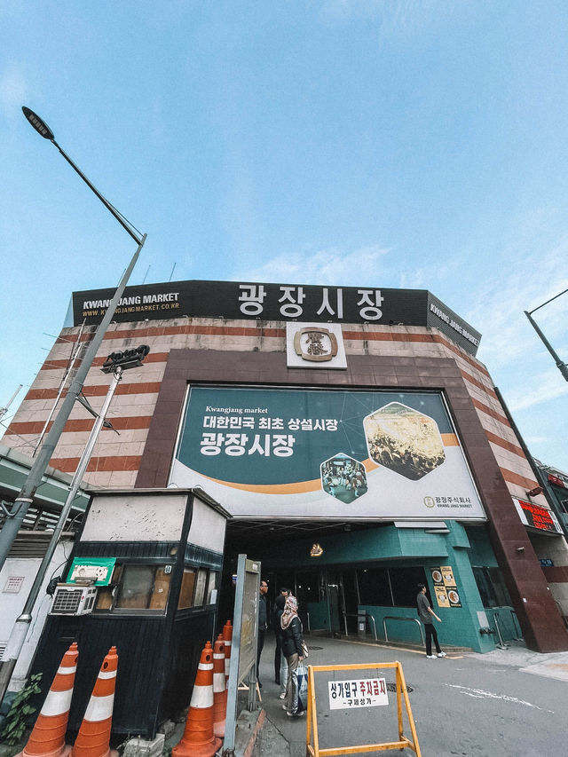 Strolling around Gwangjang Market in Seoul South Korea ✨