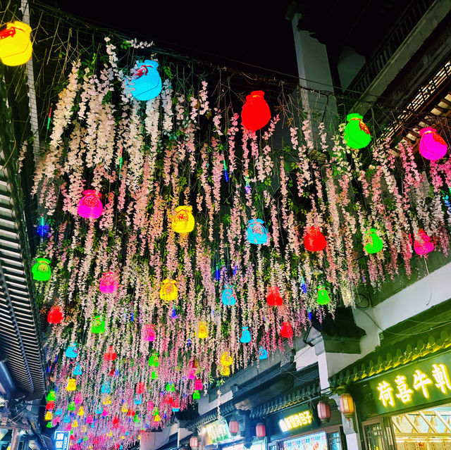【南京】夫子廟：匯集眾多特色小吃和手工藝品的古街