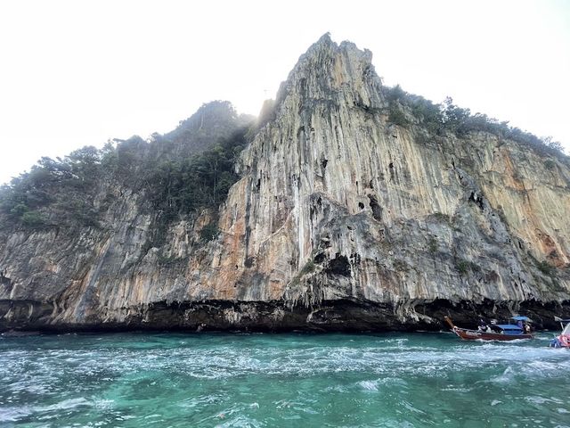  📍 อ่าวปิเละ เกาะพีพี