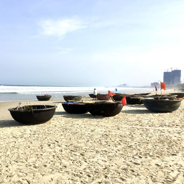 美溪沙灘-水清沙幼，海水湛藍，被譽為「東方夏威夷」