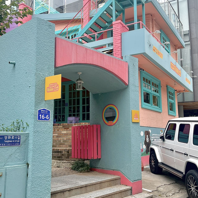 【韓国旅行🇰🇷/ソウル】カラフルなスイーツが並んでいるお家型カフェ🏡