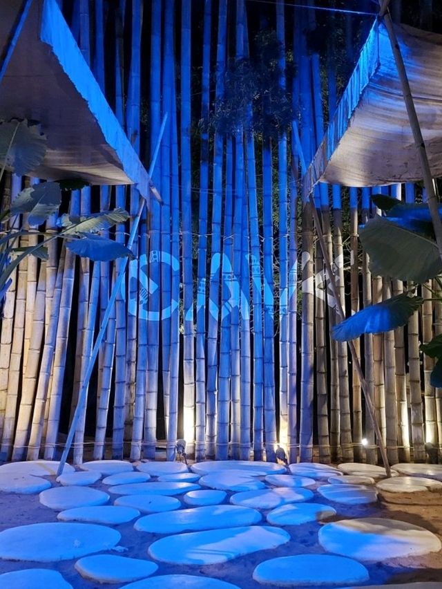 Cave คาเฟ่สวยนั่งชิวริมทะเล