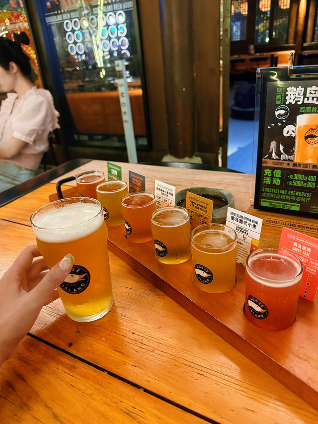 🇨🇳 Goose Island Brewhouse Review: A Stellar Night Out in Chengdu's 铁像寺水街