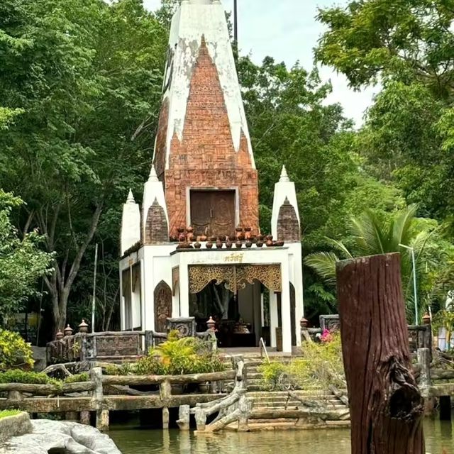 Wat Tham Khao Wong