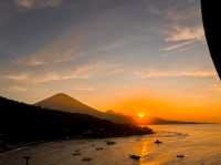 Golden Horizons at Sunset Point, Amed