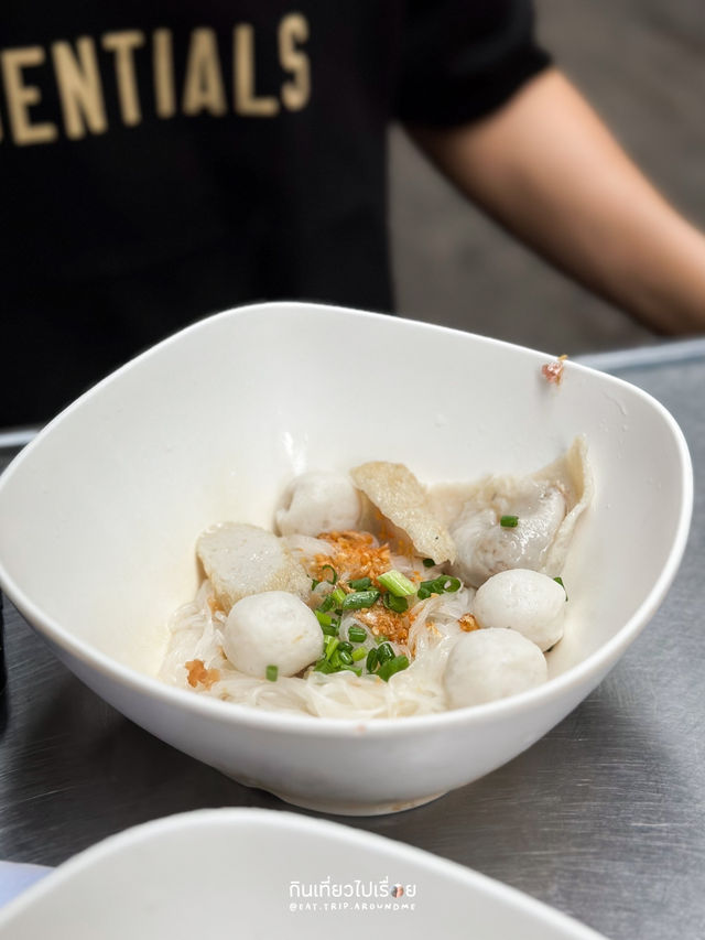 ลิ้มเล่าซา ร้านเก่าแก่ที่ขึ้นชื่อเรื่องลูกชิ้นปลา