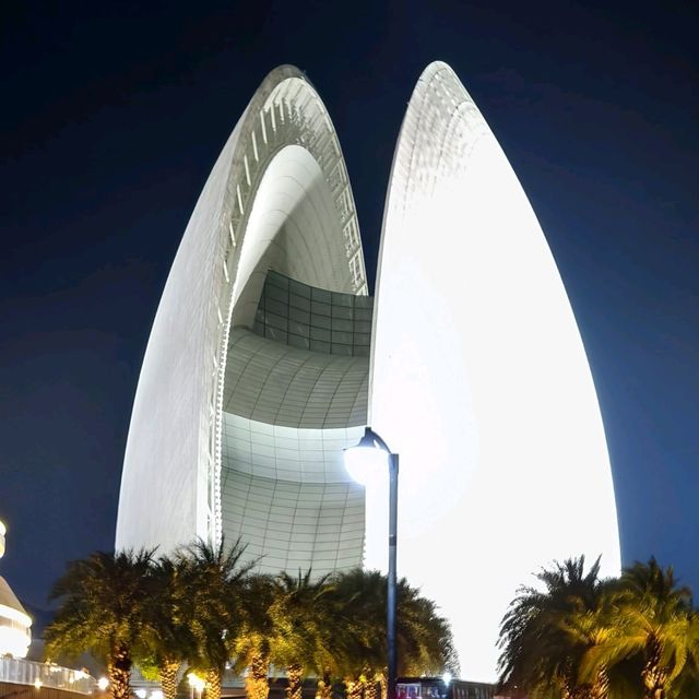 珠海日月貝：海濱夜景璀璨，遊客最美回憶