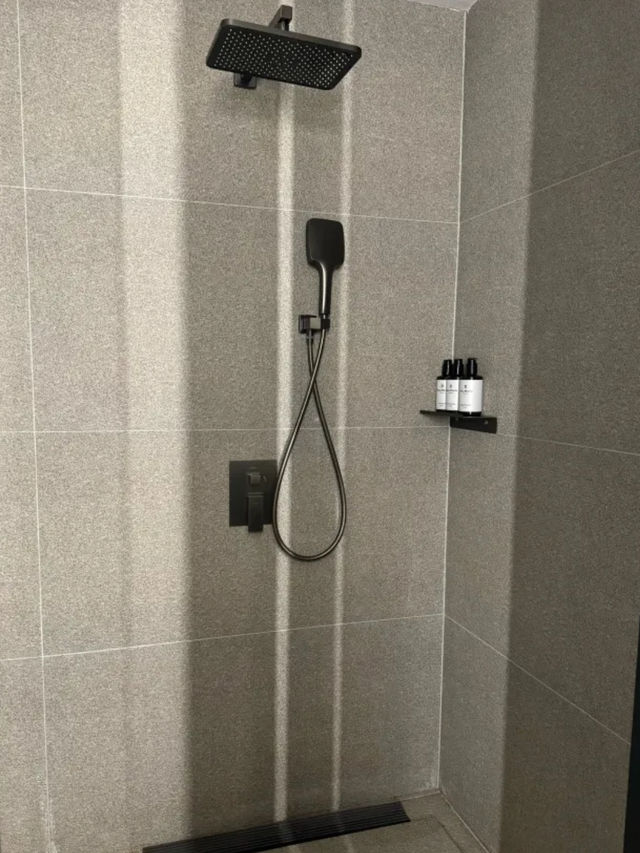 青島曜石 X 酒店