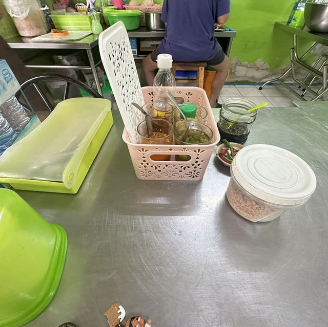 •  บะหมี่กวางตุ้งหงส์ทอง หาดใหญ่ 🍜✨