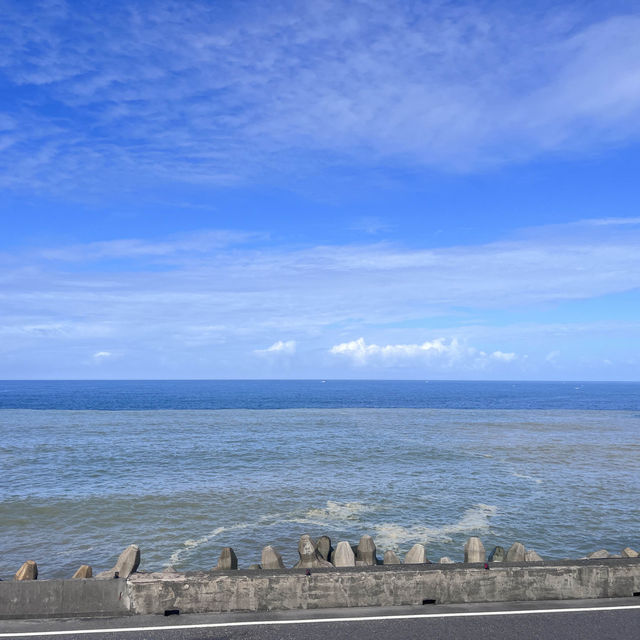 YinYangHai(阴阳海) - A bay where the sea is a mix of yellow & blue.