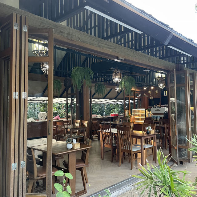 Mira Cuisine ขันโตกฮาลาลในสวน เชียงใหม่