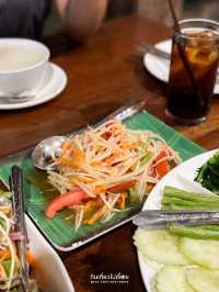 มื้อค่ำในตัวเมืองน่าน ผัดต้นอ่อนทานตะวันอร่อยดี