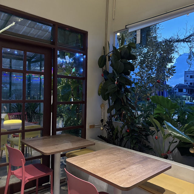 Summer Rain - Cafe & Casual Dining🍰🥤🌺