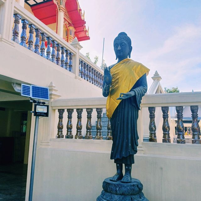 泰國曼谷湄南河畔著名古跡寺廟Wat Suttharam，百年歷史佛像雕塑，適合拍照📸打卡