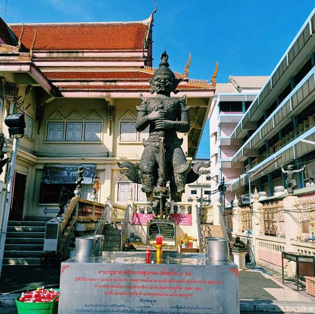 泰國曼谷湄南河畔著名古跡寺廟Wat Suttharam，百年歷史佛像雕塑，適合拍照📸打卡