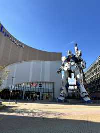 実物大のガンダム！毎時間動く演出！	ショップではここだけ限定商品も・・