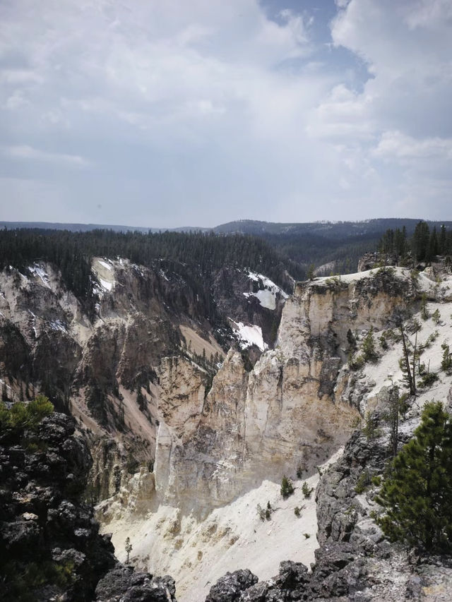 Yellowstone: Where Winter Laughs at Your Thermals!