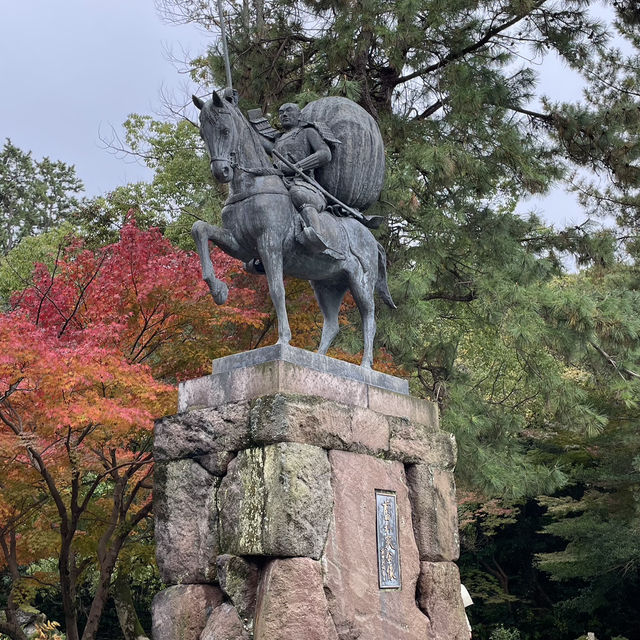 晚秋金澤漫步：兼六園的楓葉盛宴