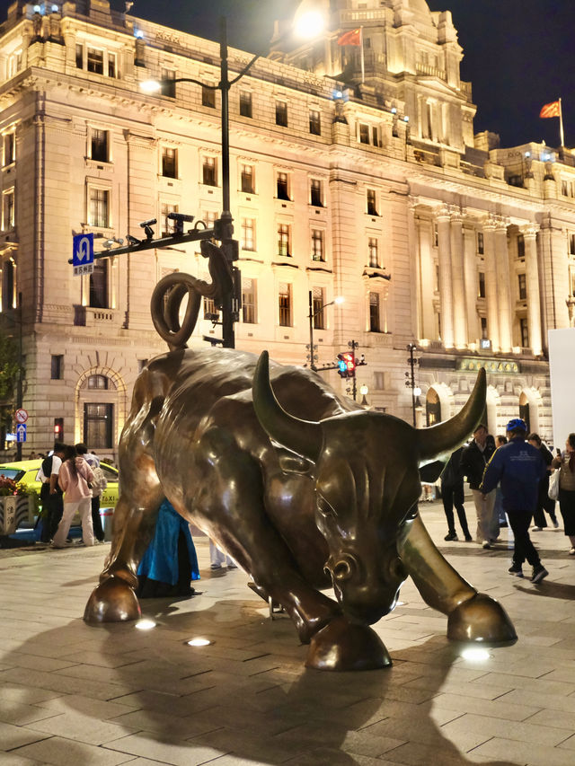แสงสีของ The Bund ยามค่ำคืนมา
