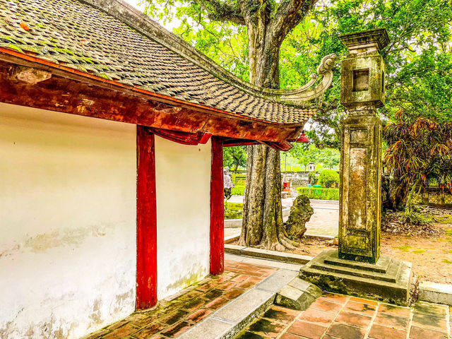 Temple of Emperor Le Dai Hanh...닌빈