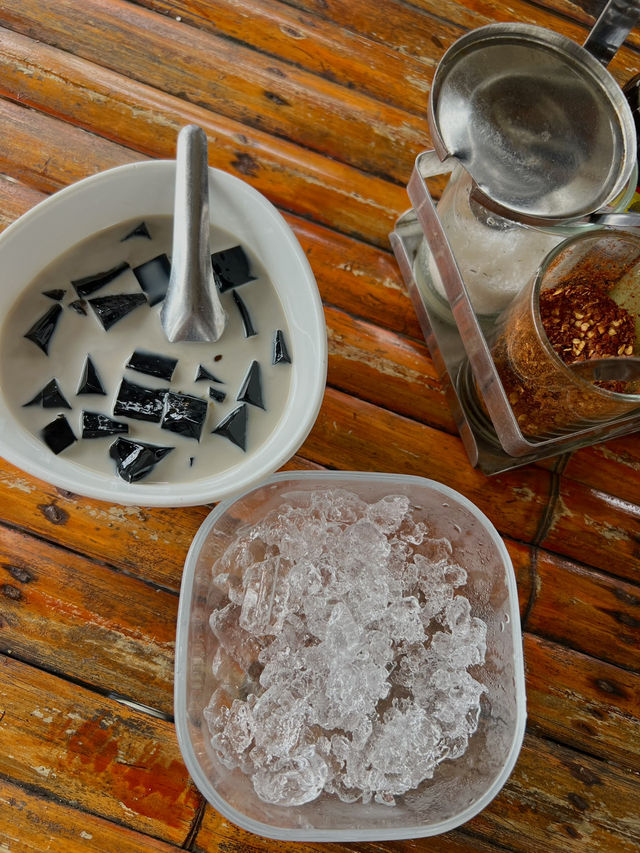 Ku Tao Hanging Leg Noodles: A Unique Dining Spot in Hatyai