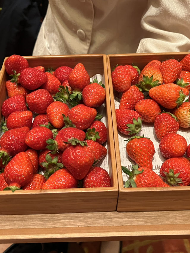 Strawberry Afternoon Tea at The Peninsula Tokyo🍓