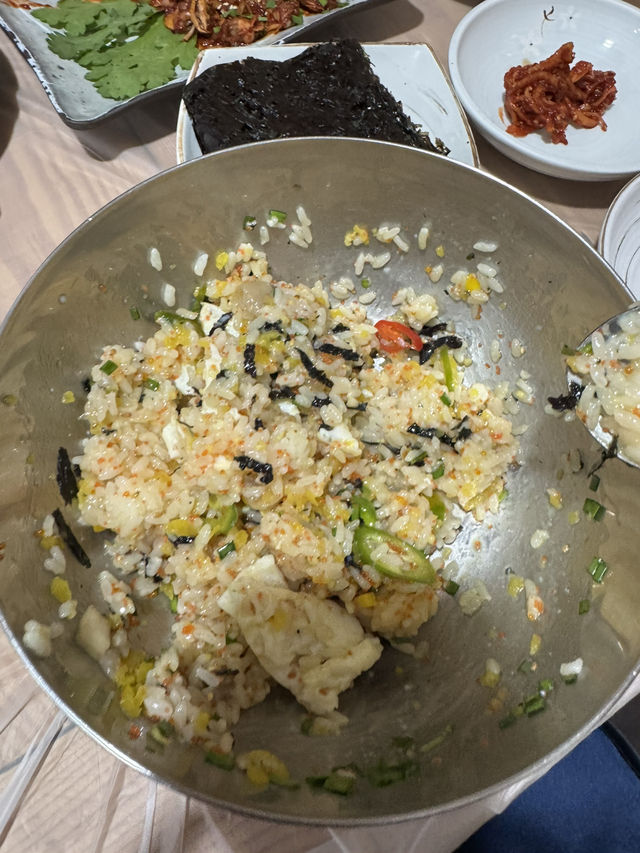 한옥 느낌의 따뜻하고 정겨운 분위기로 가족과 함께가기 좋은곳