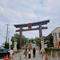 【沖繩】神社建造在海浪拍打的岸邊的巨大珊瑚礁之上