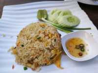 ทานอาหาร ริมน้ำบางปะกง ฟังดนตรีสด ชมวิวพระอุโบสถ