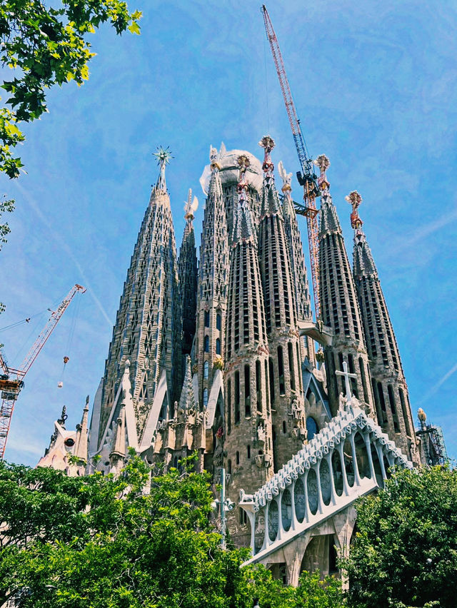 Sagrada Familia: A Masterpiece in Motion!