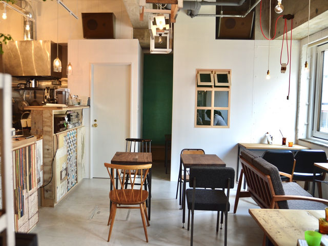 Cafe Wall: A Cozy Lunch Spot Near Shinjuku Sanchome