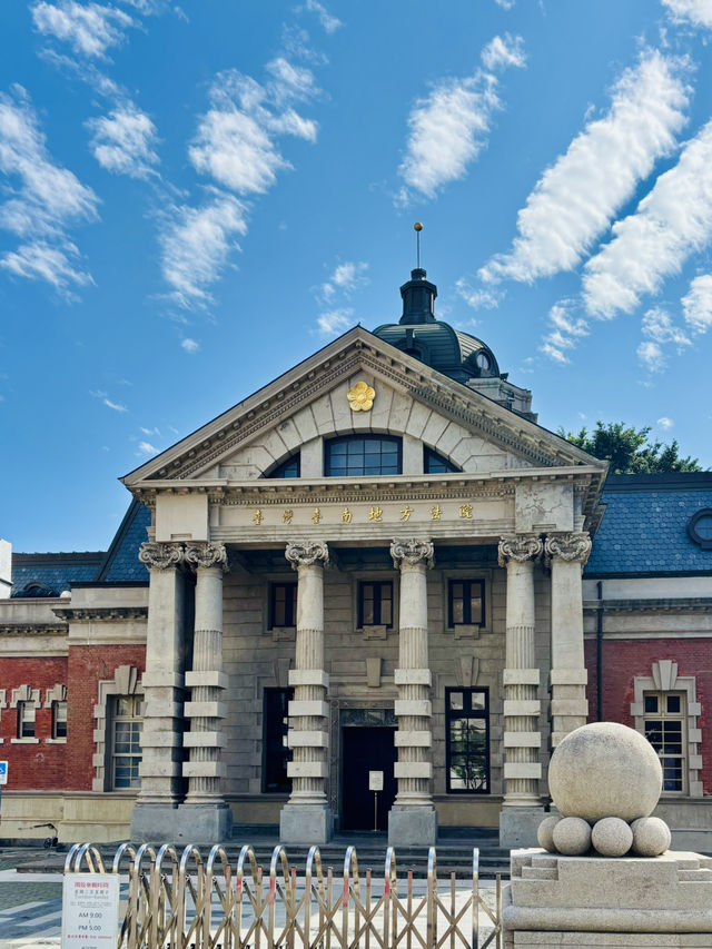 🏛️台南 司法博物館，藍天白雲下的歷史建築！✨