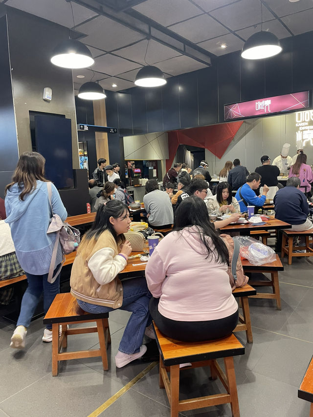 The Food Court at Guanghua Bazaar: The Ultimate Spot for Quick Eats in Taipei