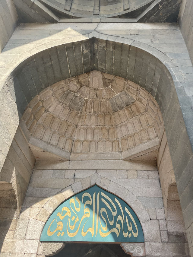 🕌 **【泉州清淨寺：海絲之路的伊斯蘭印記】** 🌍  