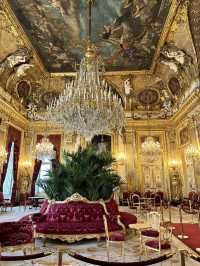 Musée du Louvre: A Parisian Dream! 🏛️🌟