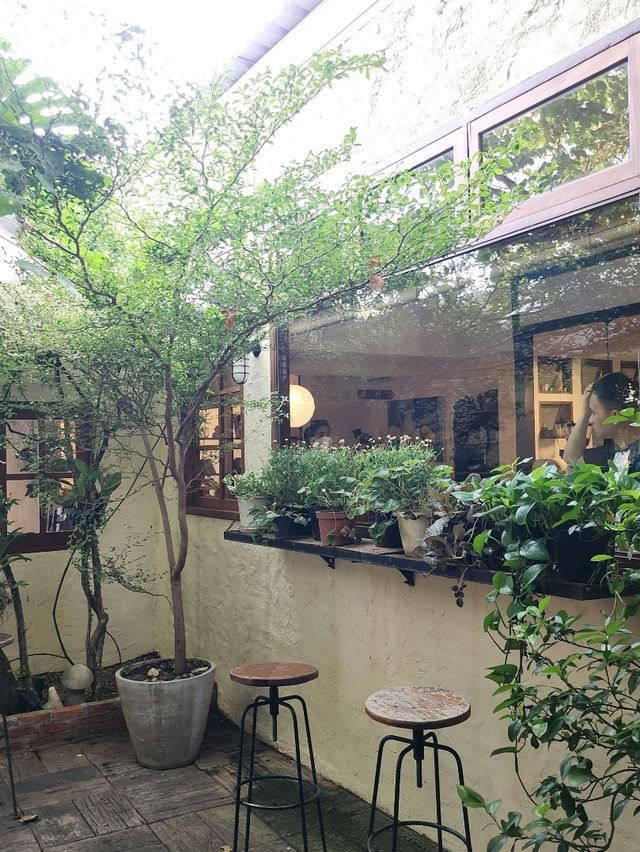 Charlotte Hut Coffee & Tea Bar