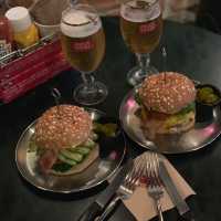 お店で焼いたパンで作るハンバーガー屋さん