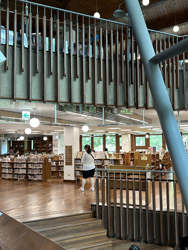 Green library in Taipei: prettiest library!