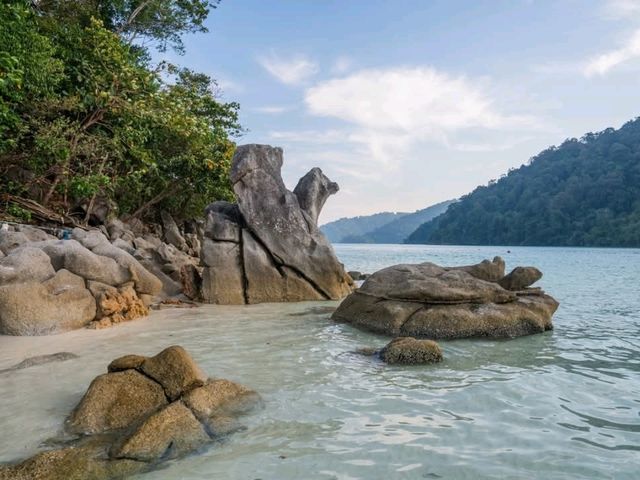 หมู่เกาะสุรินทร์ เกาะทะเลไทยที่สวยและสมบูรณ์ที่สุด