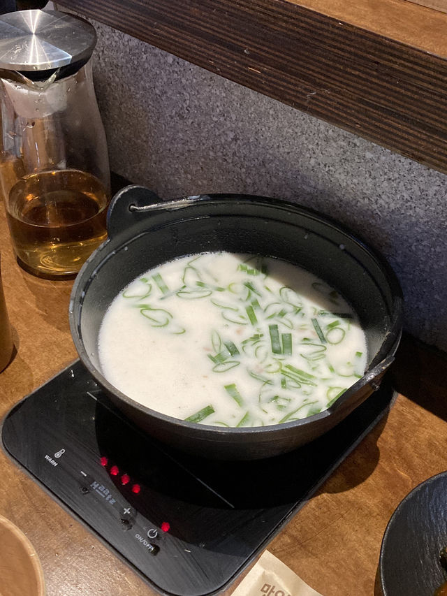 진짜 지인한 사골육수로 맛을 낸 사골칼국수, 보야타